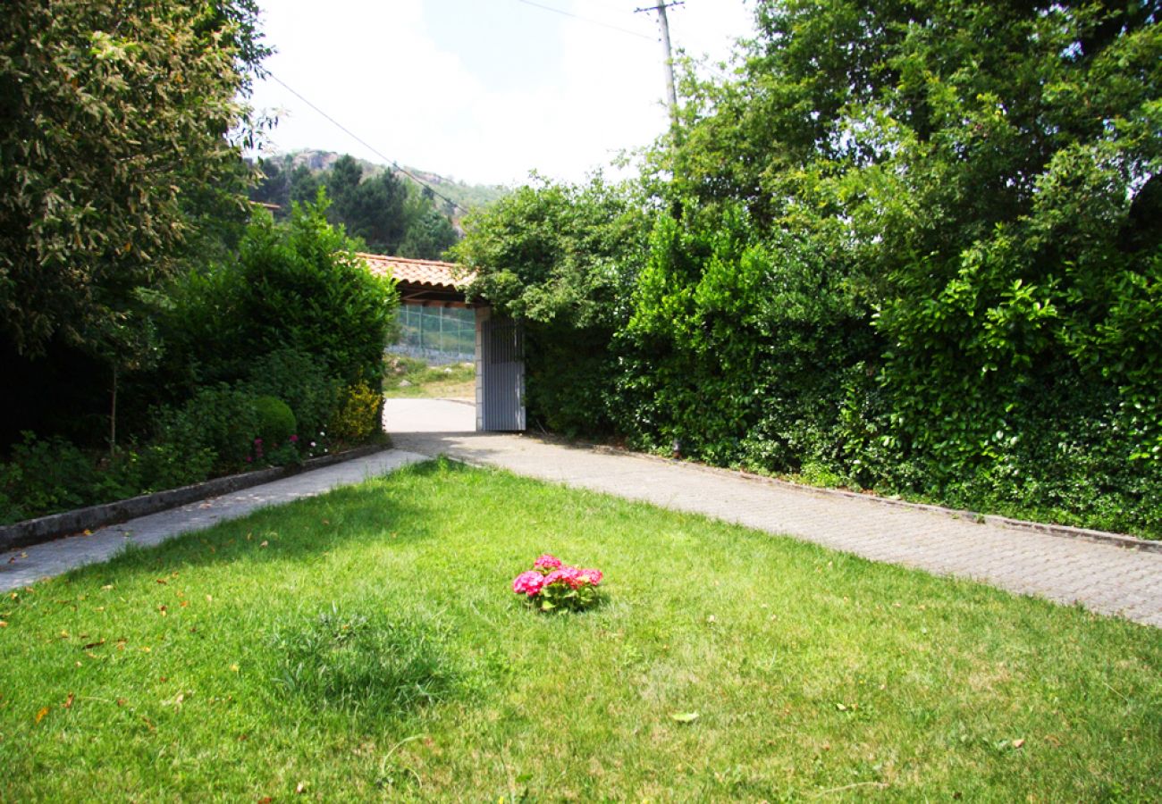 Casa em Campo do Gerês - Casa da Parede Nova