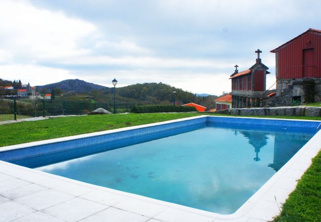 Casa rural em Gerês - Casa dos Bernardos T2 - Piso 1 Casa rural em Gerês - Casa dos Bernardos T2 - Piso 1
