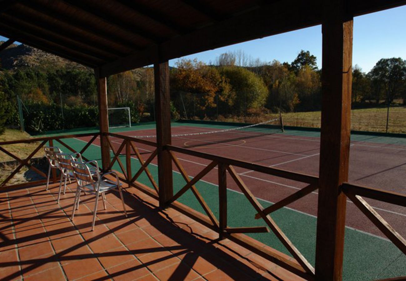 Quarto em Campo do Gerês - Albergaria Stop Hotel - Quarto Duplo com Alpendre