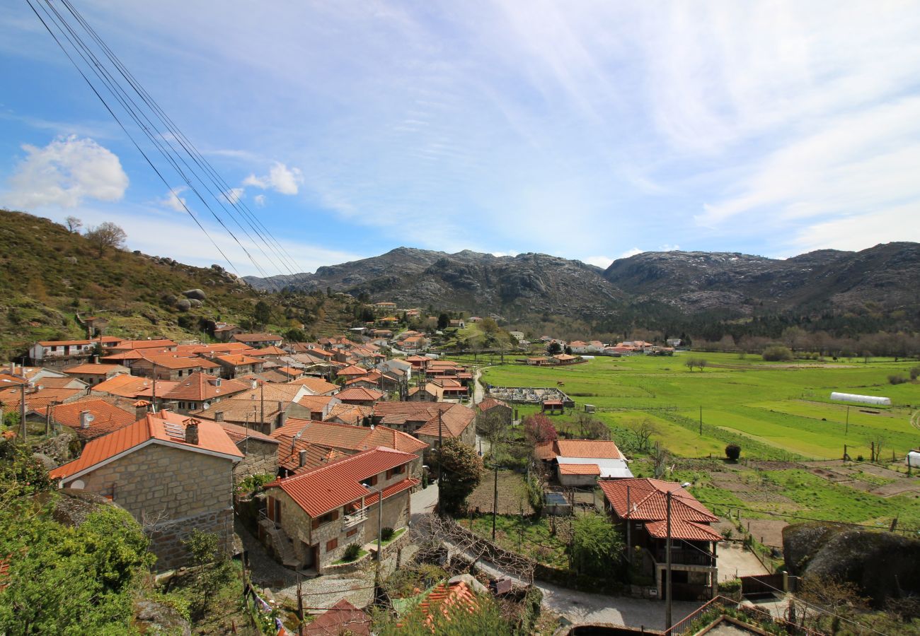 Quarto em Campo do Gerês - Albergaria Stop Hotel - Quarto Duplo com Alpendre