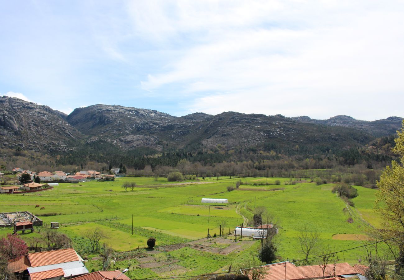 Quarto em Campo do Gerês - Albergaria Stop Hotel - Quarto Duplo com Alpendre