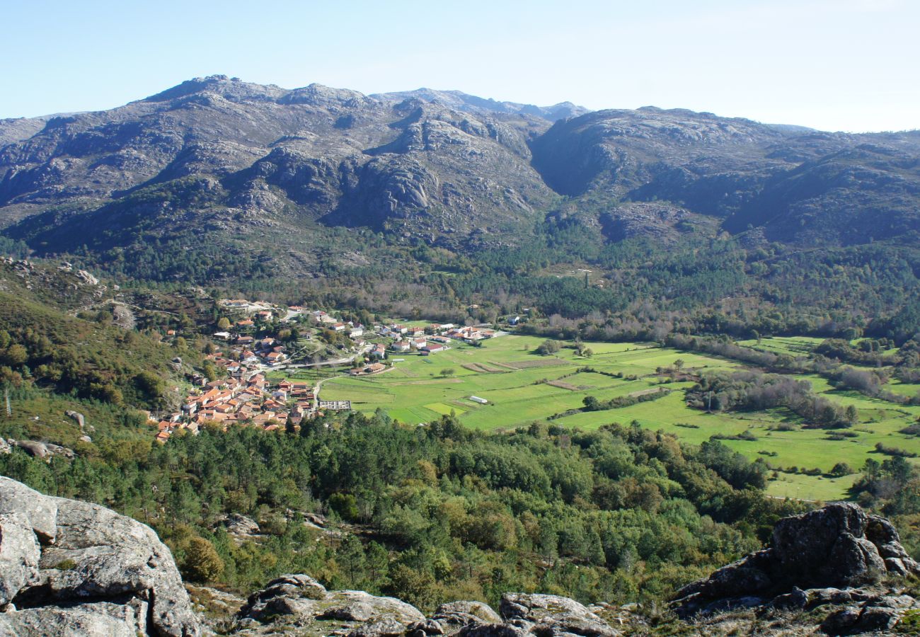 Quarto em Campo do Gerês - Albergaria Stop Hotel - Quarto Duplo com Alpendre