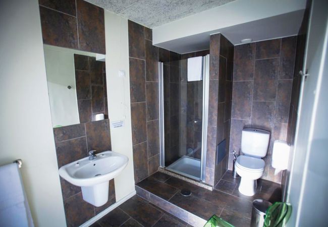 Quarto em Campo do Gerês - HI Gerês - Pousada da Juventude - Quarto Twin Quarto em Campo do Gerês - HI Gerês - Pousada da Juventude - Quarto Twin