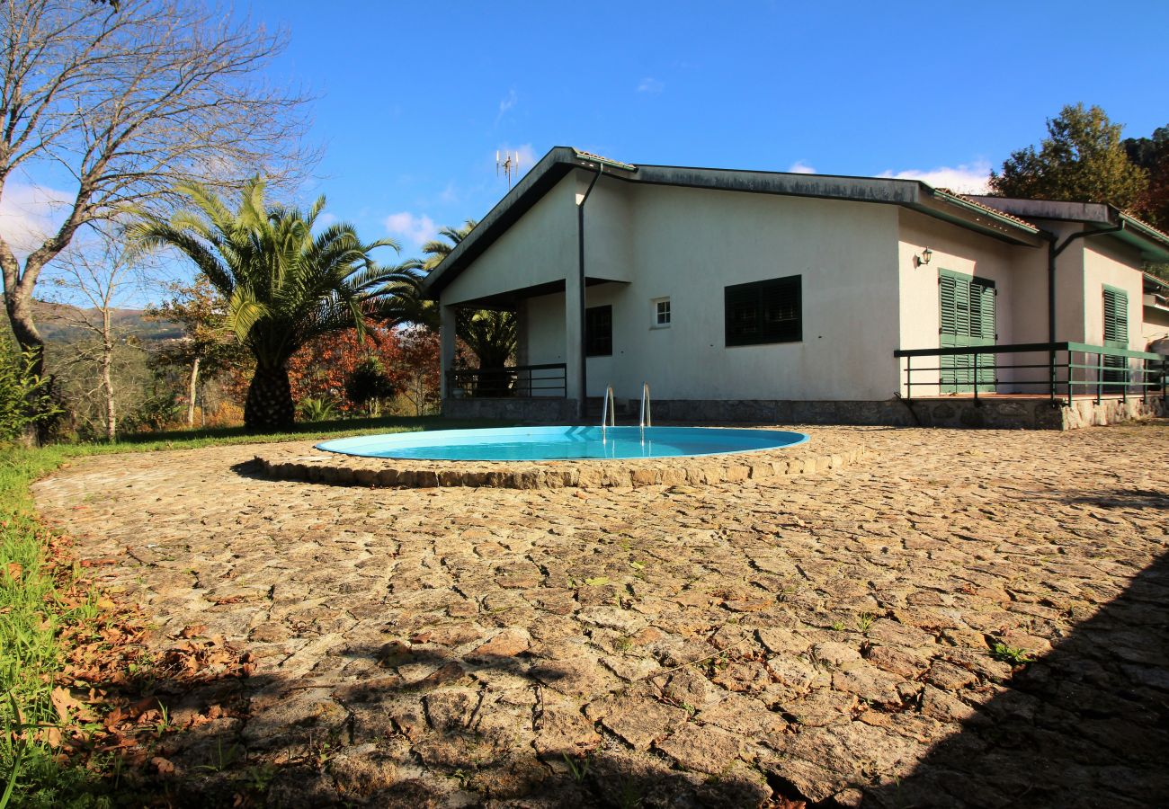 Casa em Terras de Bouro - Casa de Moure
