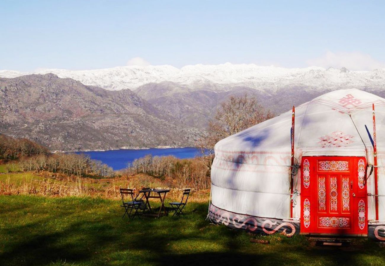 Bungalow em Montalegre - Yurt da Mongólia - Nomad Planet