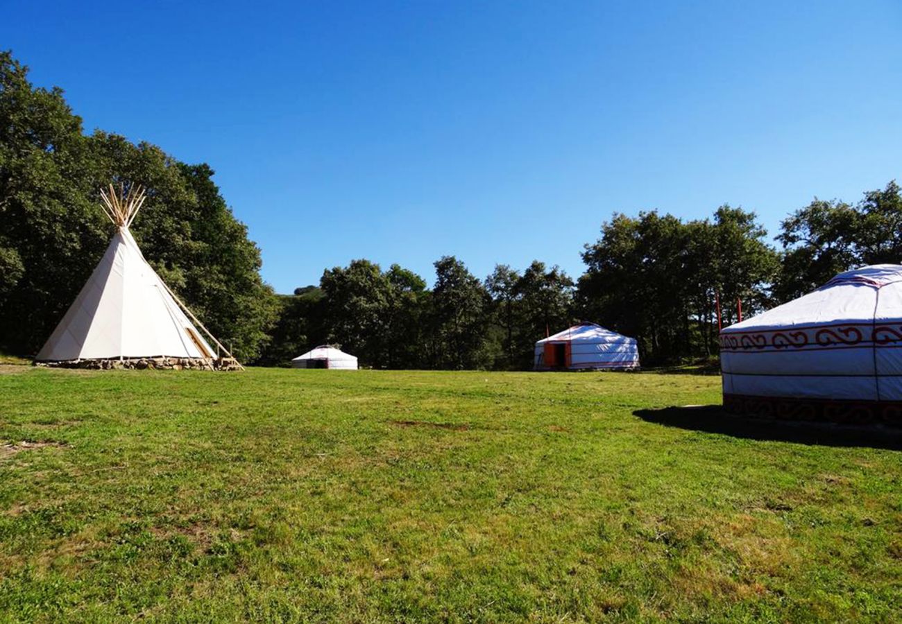 Bungalow em Montalegre - Yurt da Mongólia - Nomad Planet