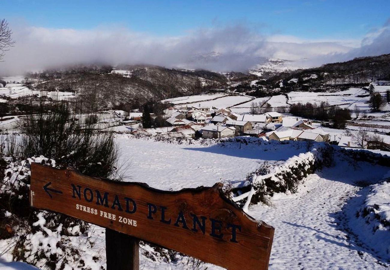 Bungalow em Montalegre - Yurt da Mongólia - Nomad Planet