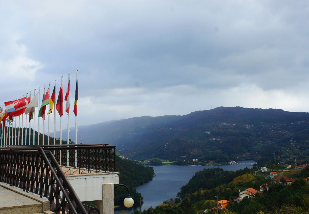 Quarto em Gerês - Quarto com Varanda - Casa São Bernardo de Claraval