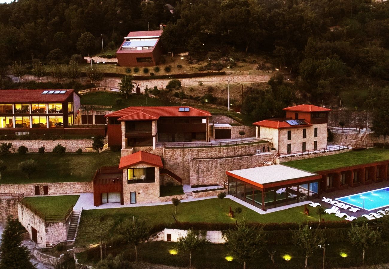 Quarto em Gerês - Quarto Superior - Hotel Agrinho Suítes & Spa Gerês