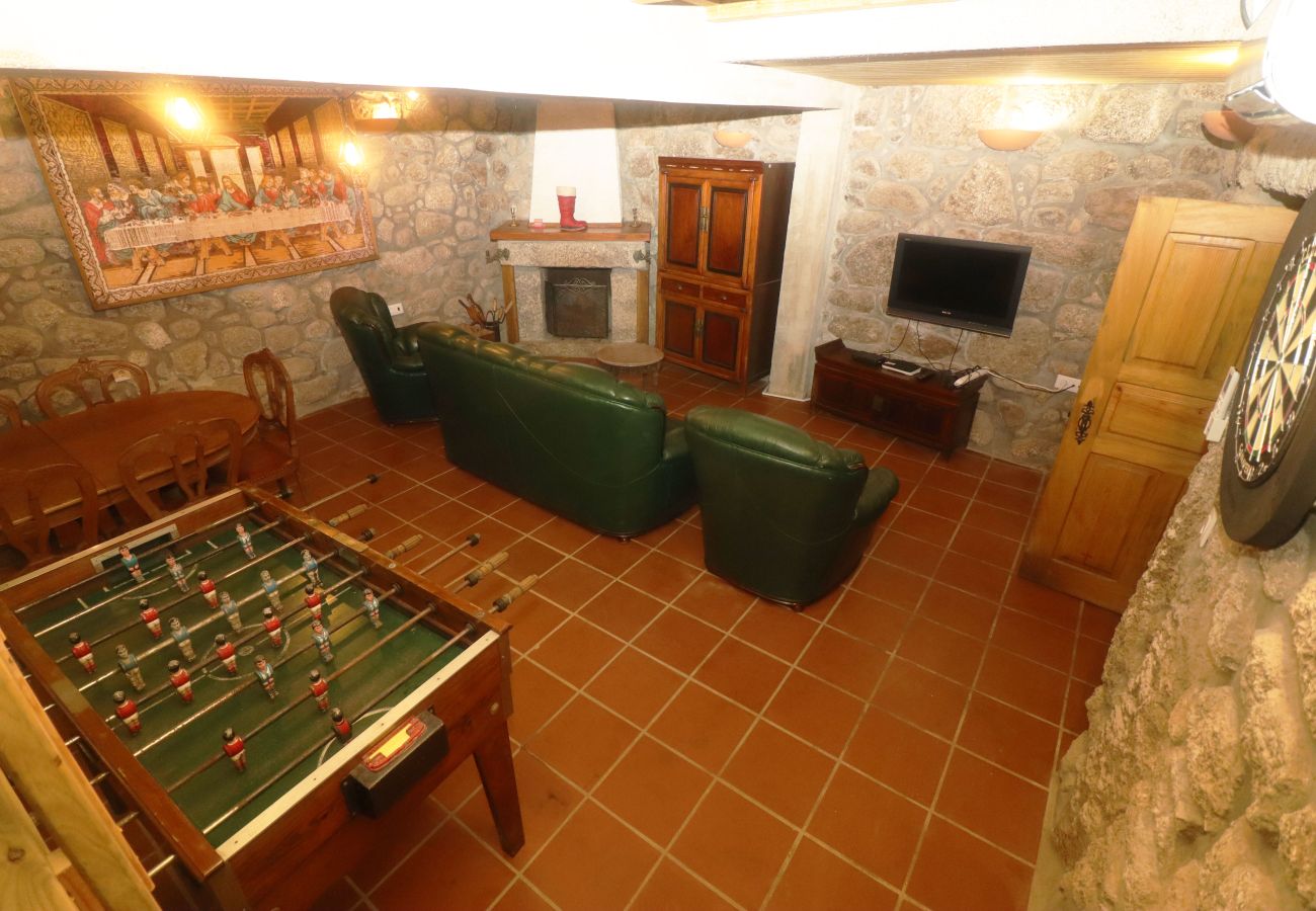 Sala Lareira Jogos Natureza Geres