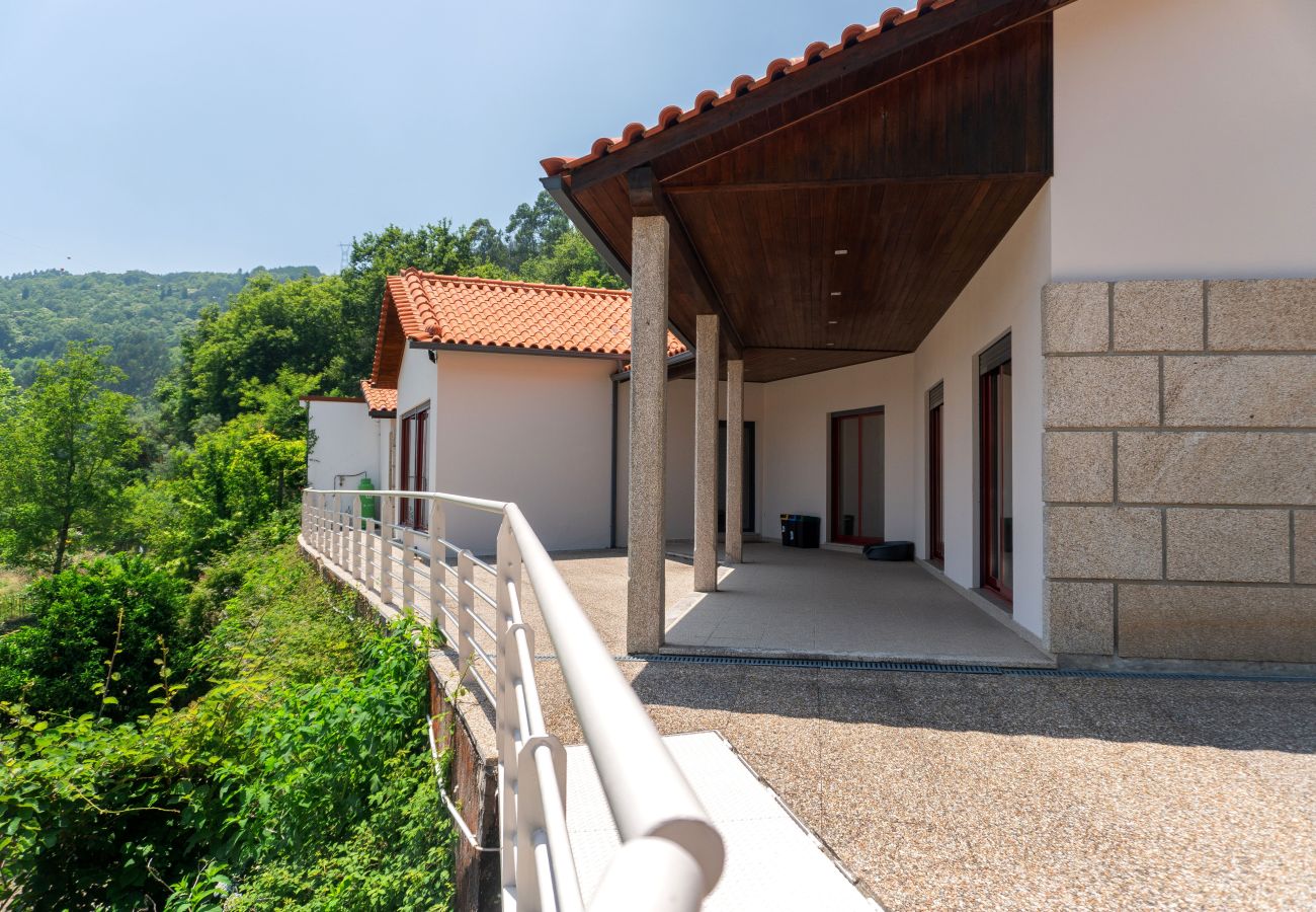 Casa rural em Rio Caldo - Casa Oliveira e Quinteiro