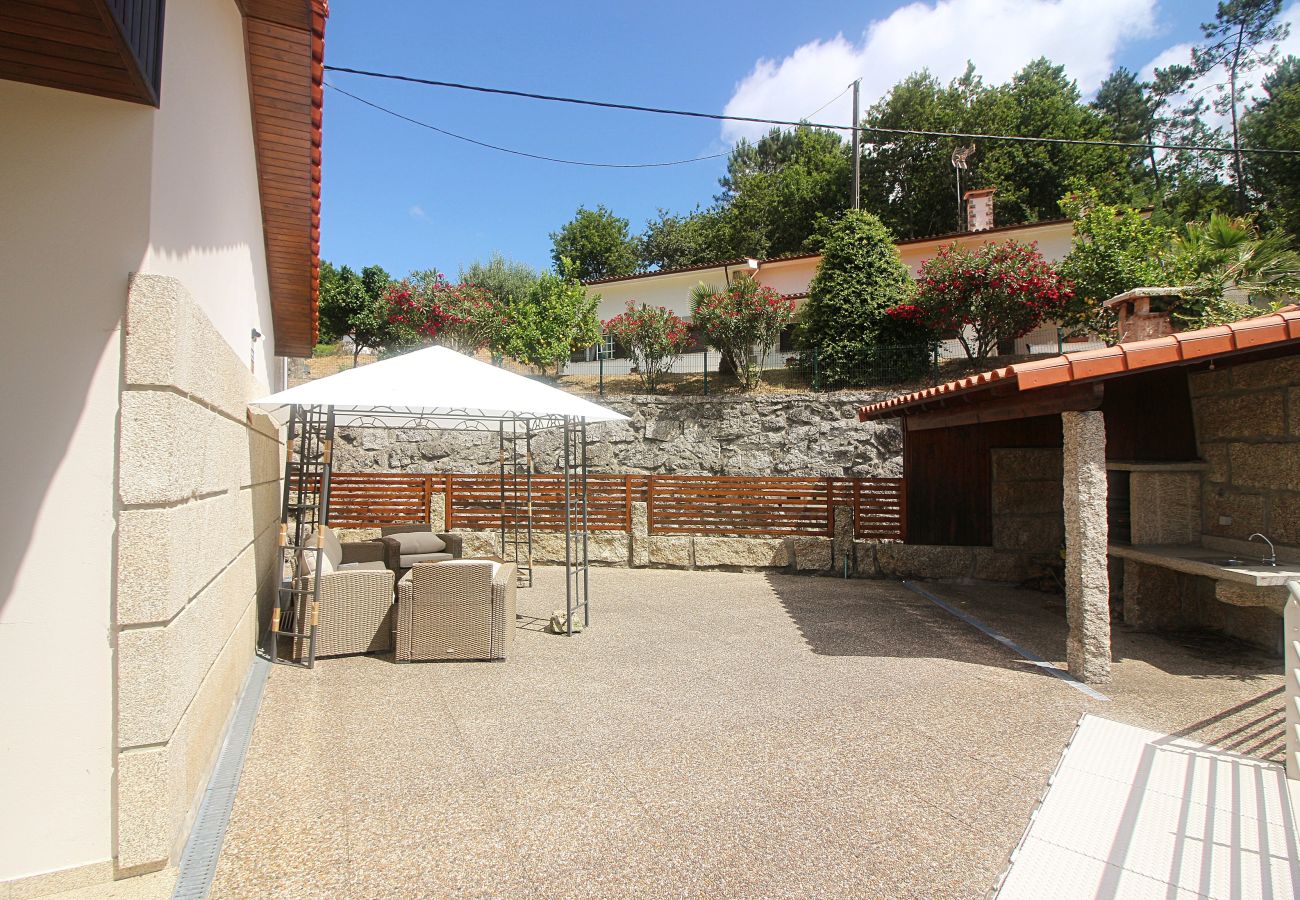 Casa rural em Rio Caldo - Casa Oliveira e Quinteiro