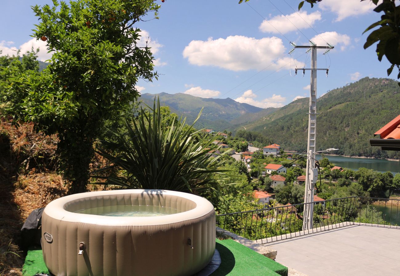Alojamento de turismo rural em Gerês - Casa da Cruz