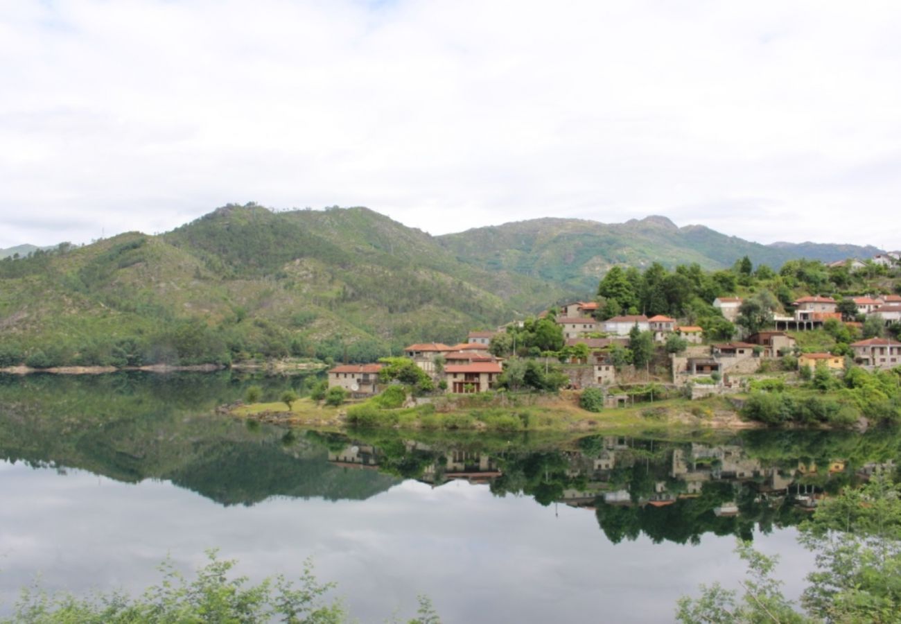 Rent by room in Gerês - Quarto Montanha - Pôr do Sol