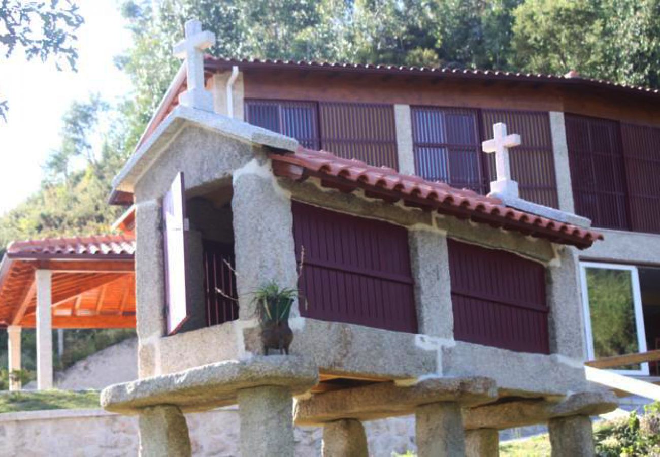 Rent by room in Gerês - Quarto Duplo - Encostas da Torre