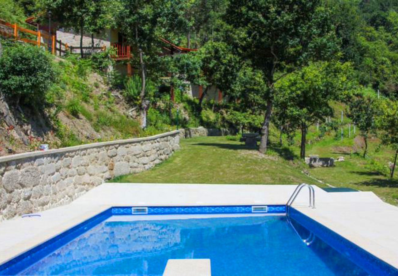 Rent by room in Gerês - Quarto Duplo - Encostas da Torre