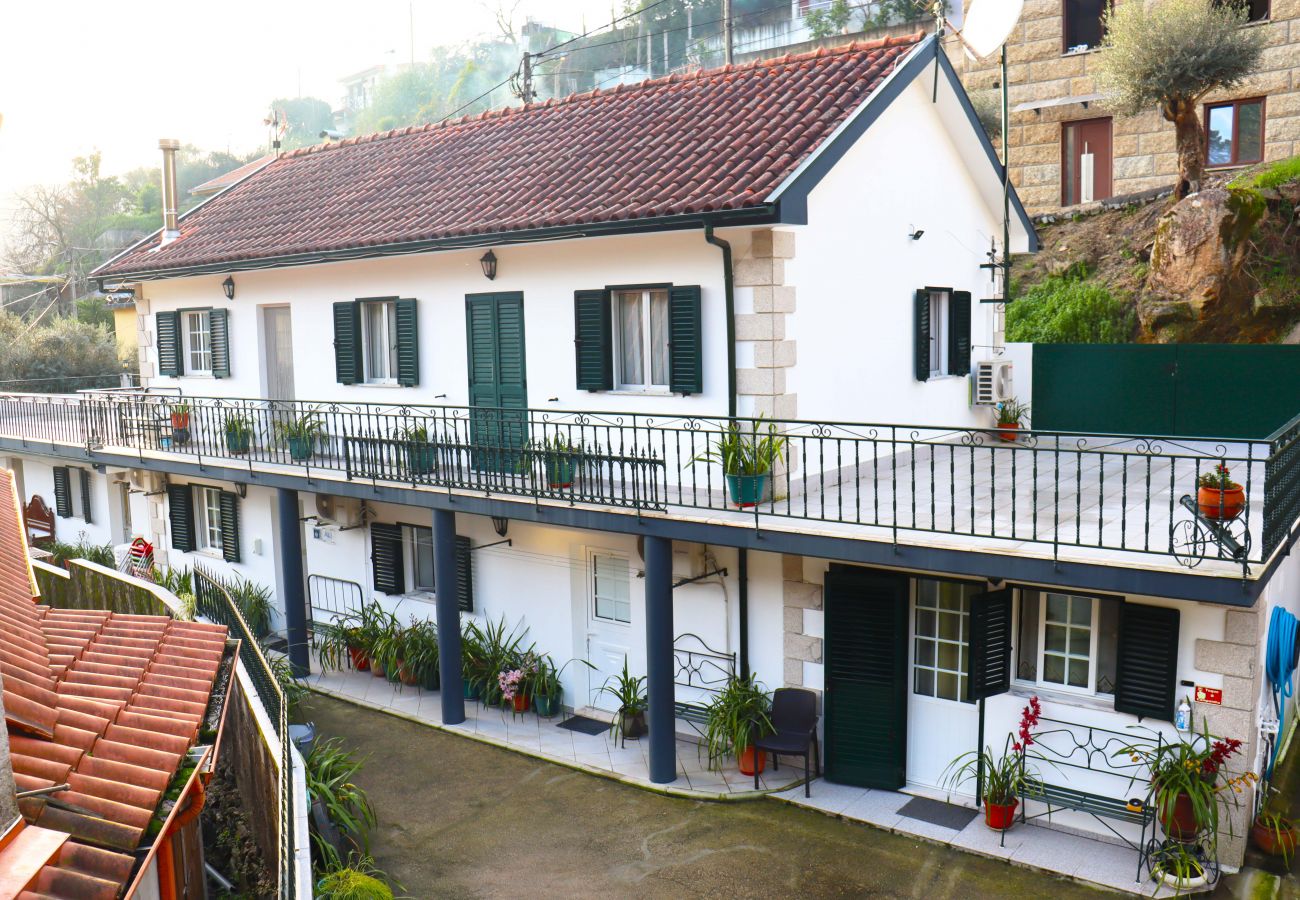 Rent by room in Gerês - Quarto com banheira - Casa do Eido