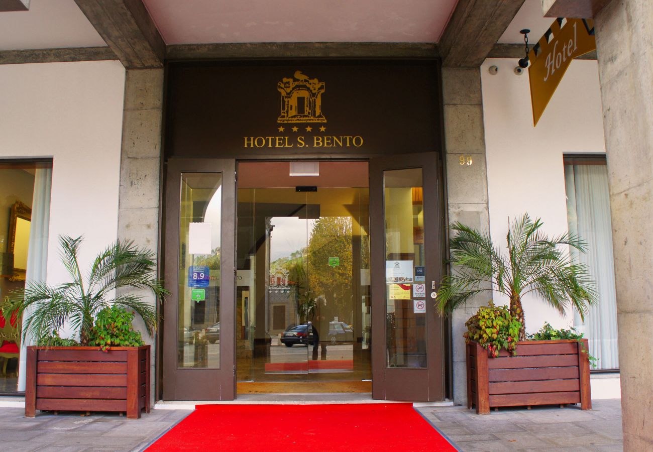 Rent by room in Gerês - Hotel S. Bento **** Quarto Duplo/Twin Varanda