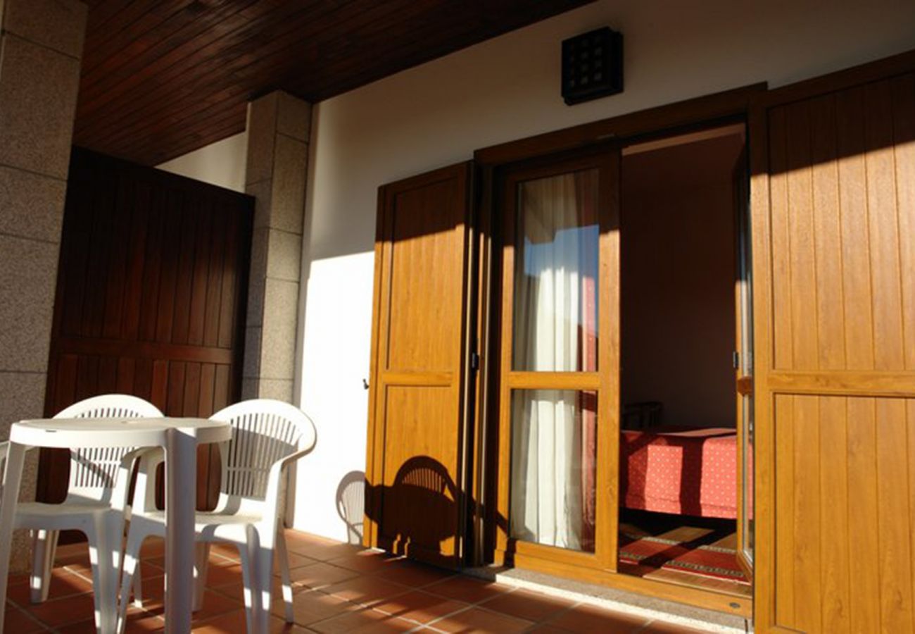 Rent by room in Campo do Gerês - Albergaria Stop Hotel Quarto Twin com Alpendre
