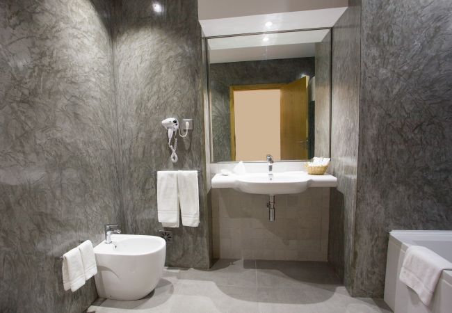 Rent by room in Amares - Quarto Duplo Standard - Casa Lata Rent by room in Amares - Quarto Duplo Standard - Casa Lata