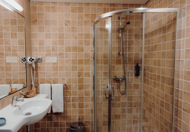 Rent by room in Amares - Quarto Duplo Standard - Casa Lata Rent by room in Amares - Quarto Duplo Standard - Casa Lata