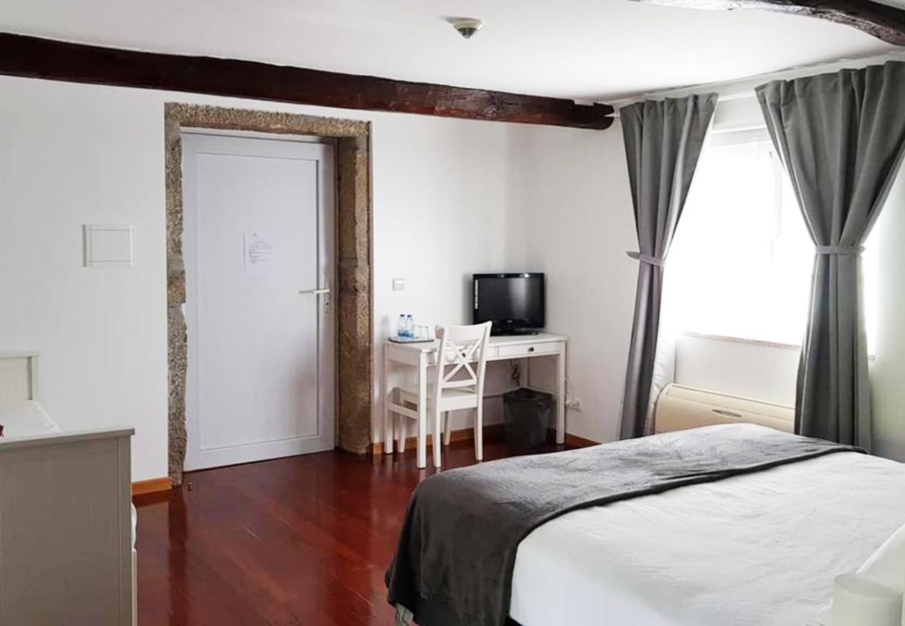 Rent by room in Amares - Quarto Duplo Especial Quinta Vale do Homem