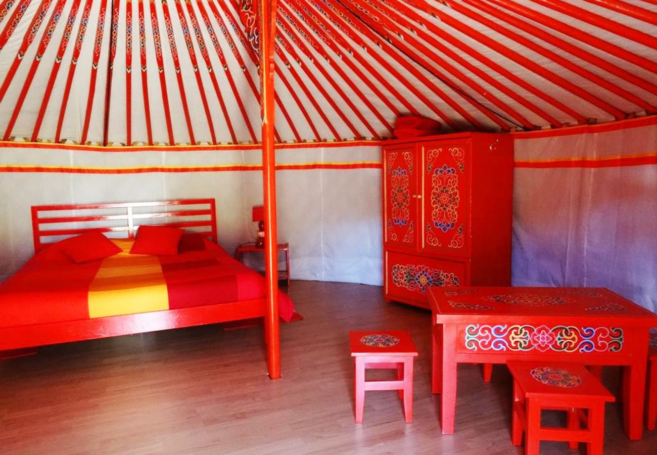 Bungalow in Montalegre - Yurt da Mongólia - Nomad Planet