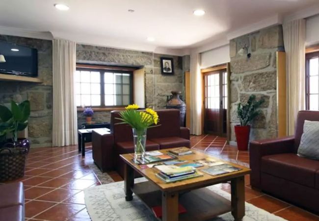 Rent by room in Póvoa de Lanhoso - Quarto Duplo Superior com Terraço - Quinta do Rego
