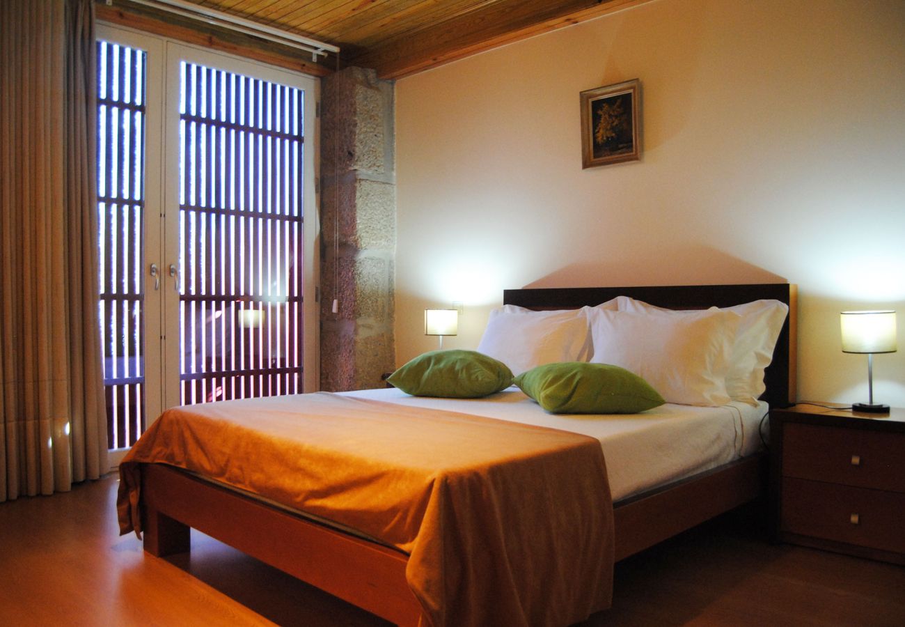 Rent by room in Póvoa de Lanhoso - Quarto Duplo Superior c/ Terraço - DM TurismoRural