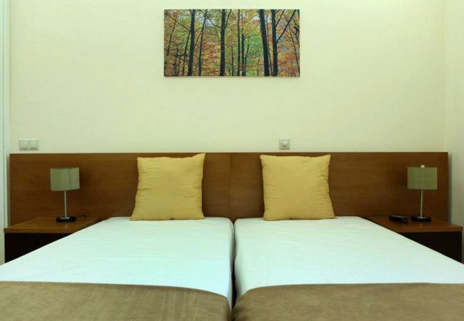 Rent by room in Póvoa de Lanhoso - Quarto Twin com Beliche - Quinta do Rego