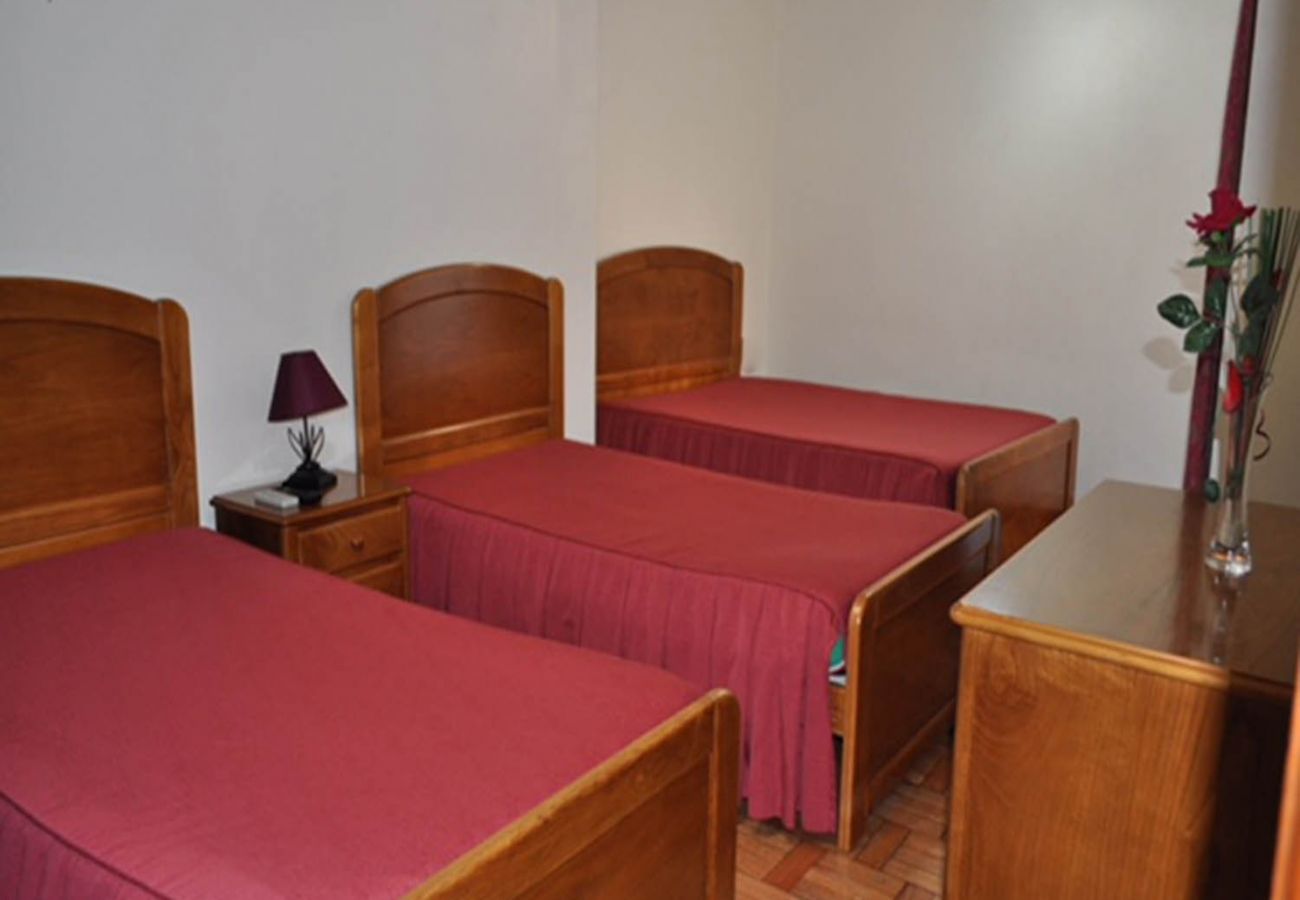 Rent by room in Terras de Bouro - Quarto Triplo - Rio Homem