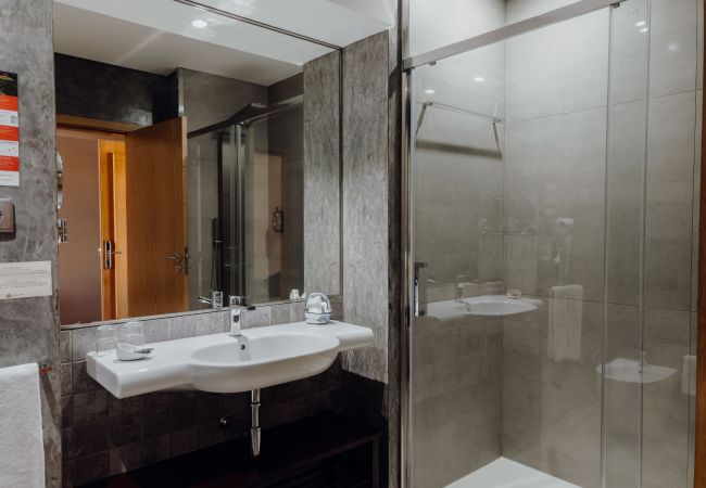 Rent by room in Amares - Quarto Duplo/Twin Superior - Casa Lata Rent by room in Amares - Quarto Duplo/Twin Superior - Casa Lata