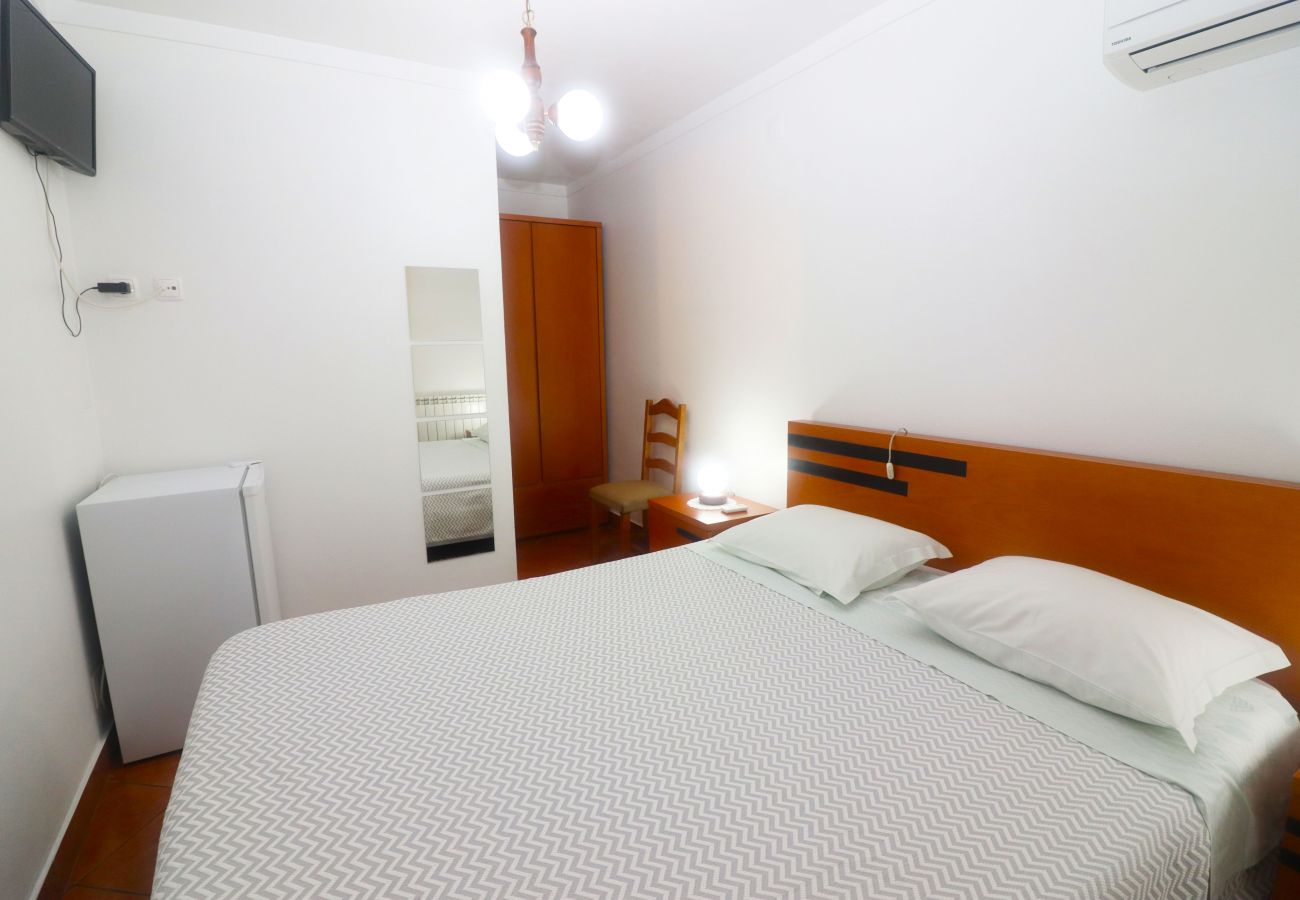 Rent by room in Gerês - Quarto com duche - Casa do Eido