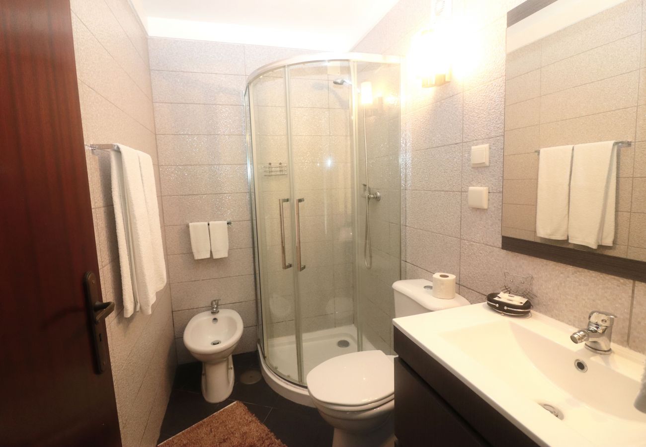 Rent by room in Gerês - Quarto com duche - Casa do Eido
