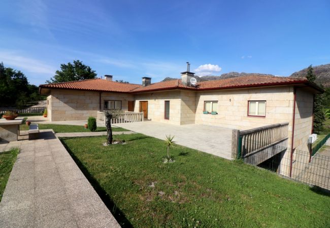 Rent by room in Campo do Gerês - Outeiro do Moinho - Quarto Rent by room in Campo do Gerês - Outeiro do Moinho - Quarto