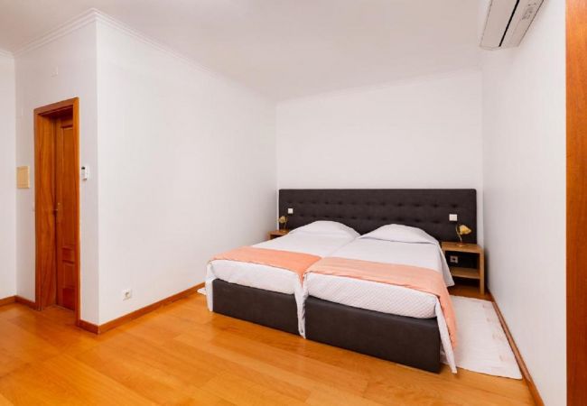 Rent by room in Gerês - Quarto Twin c/ Varanda - Casa Baranda