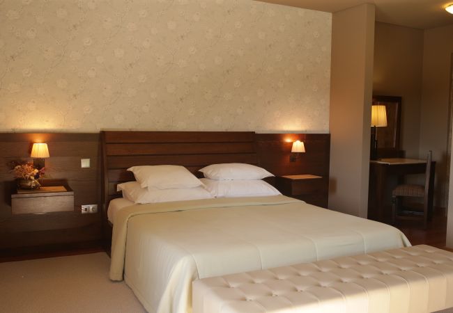 Rent by room in Amares - Quarto Duplo Clássico - Casa Lata Rent by room in Amares - Quarto Duplo Clássico - Casa Lata