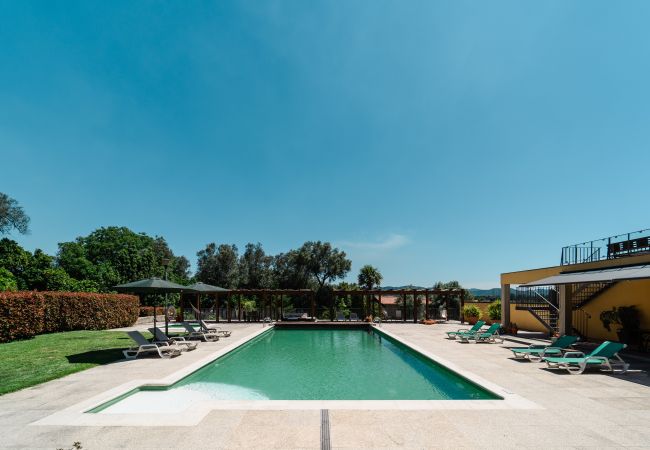 Rent by room in Amares - Quarto Duplo Clássico - Casa Lata Rent by room in Amares - Quarto Duplo Clássico - Casa Lata