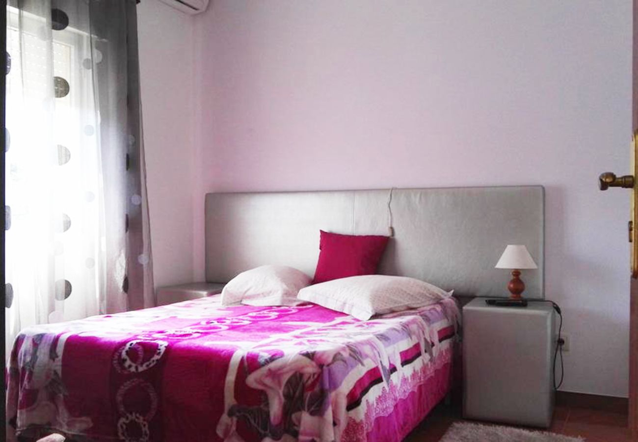 Rent by room in Gerês - Quarto Lagoa s/ varanda - Pôr do Sol