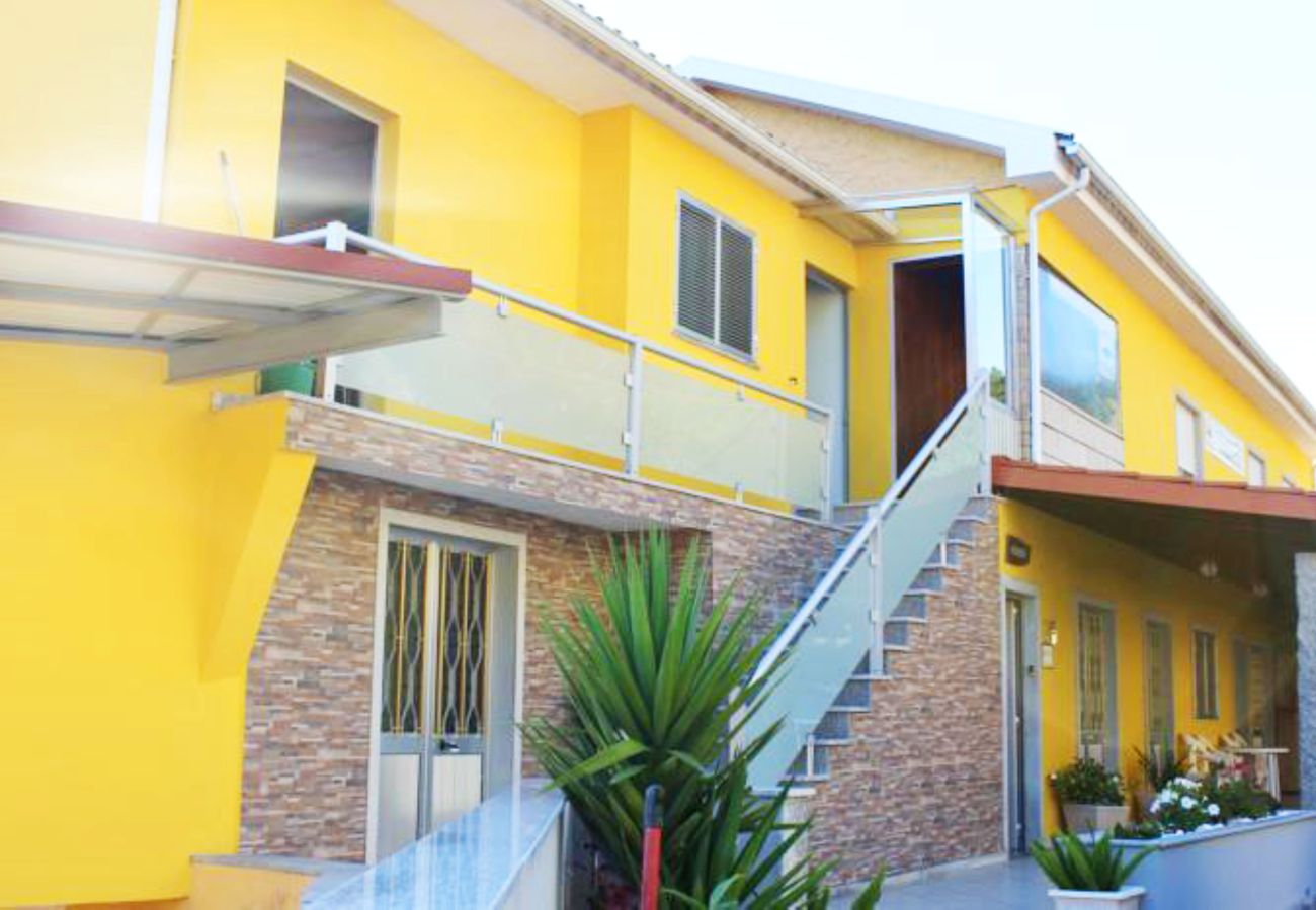 Rent by room in Gerês - Quarto Lagoa s/ varanda - Pôr do Sol