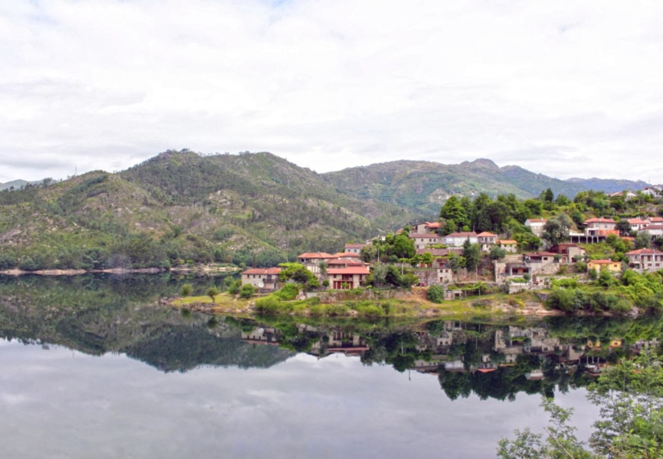 Chambres d'hôtes à Gerês - Quarto Lagoa c/ varanda - Pôr do Sol