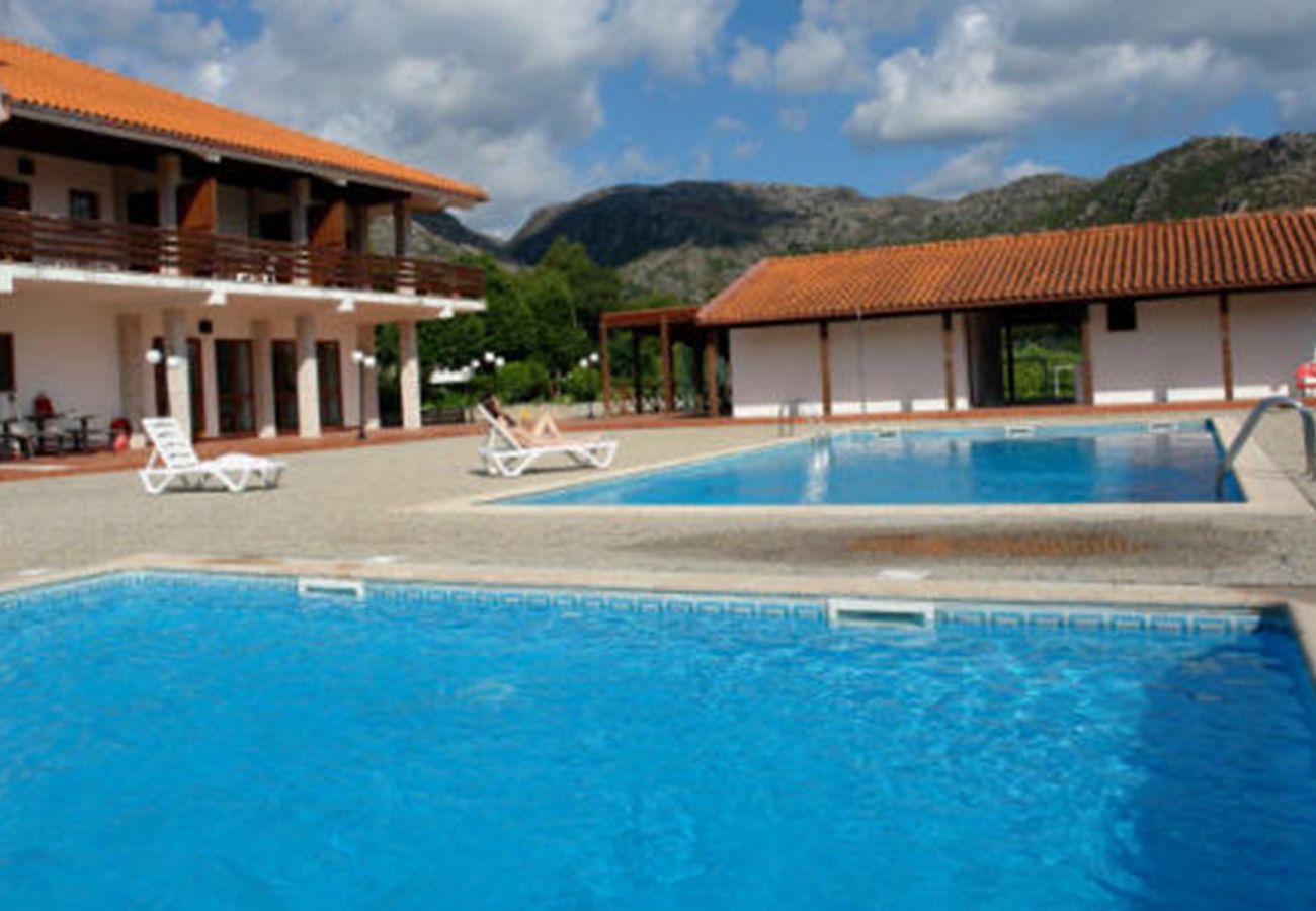 Chambres d'hôtes à Campo do Gerês - Albergaria Stop Hotel - Quarto Duplo com Alpendre