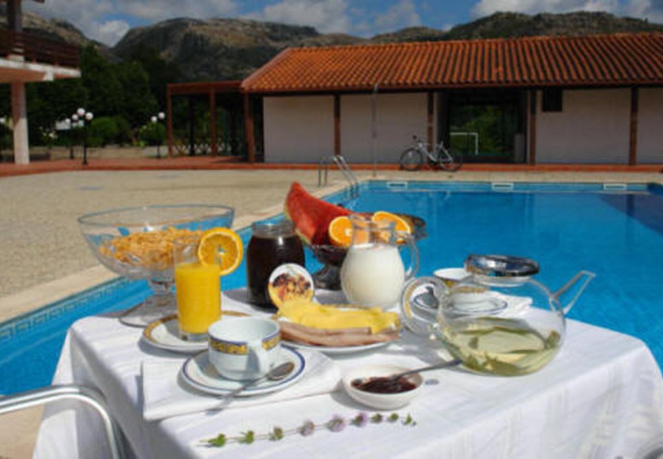 Chambres d'hôtes à Campo do Gerês - Albergaria Stop Hotel - Quarto Duplo com Alpendre