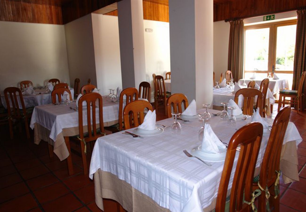 Chambres d'hôtes à Campo do Gerês - Albergaria Stop Hotel - Quarto Duplo com Alpendre