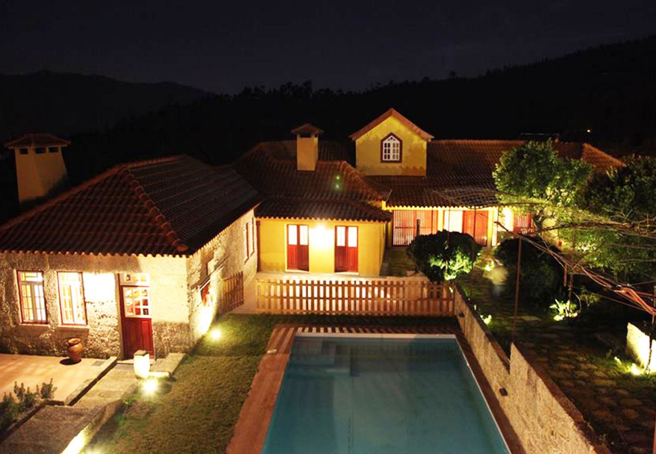 Chambres d'hôtes à Gerês - Quarto Duplo c/ Terraço - Casa do Eido Sustainable