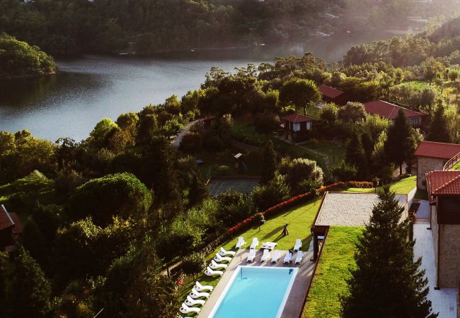 Chambres d'hôtes à Gerês - Quarto Superior - Hotel Agrinho Suítes & Spa Gerês Chambres d'hôtes à Gerês - Quarto Superior - Hotel Agrinho Suítes & Spa Gerês