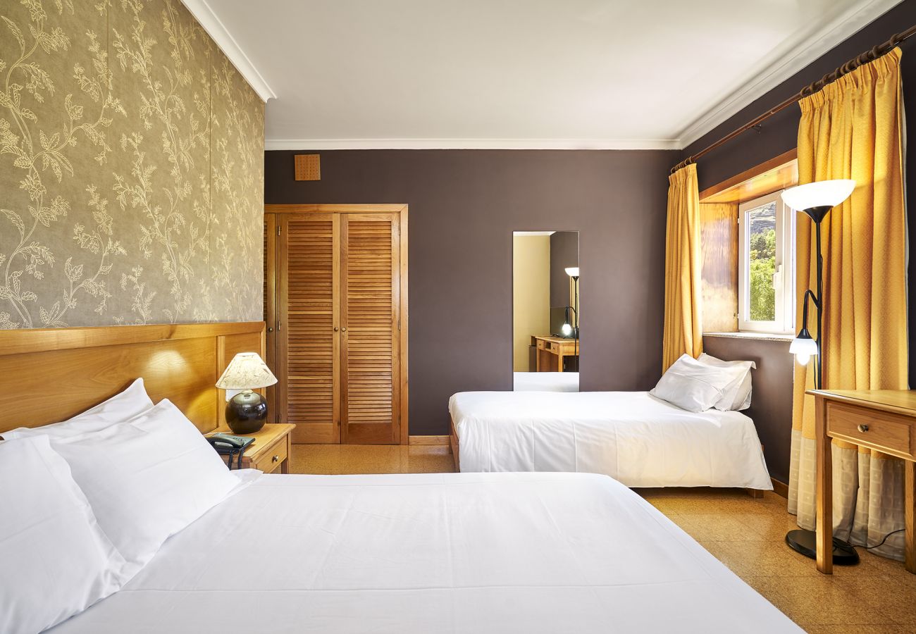 Chambres d'hôtes à Castro Laboreiro - Hotel Castrum Villae - Quarto Triplo