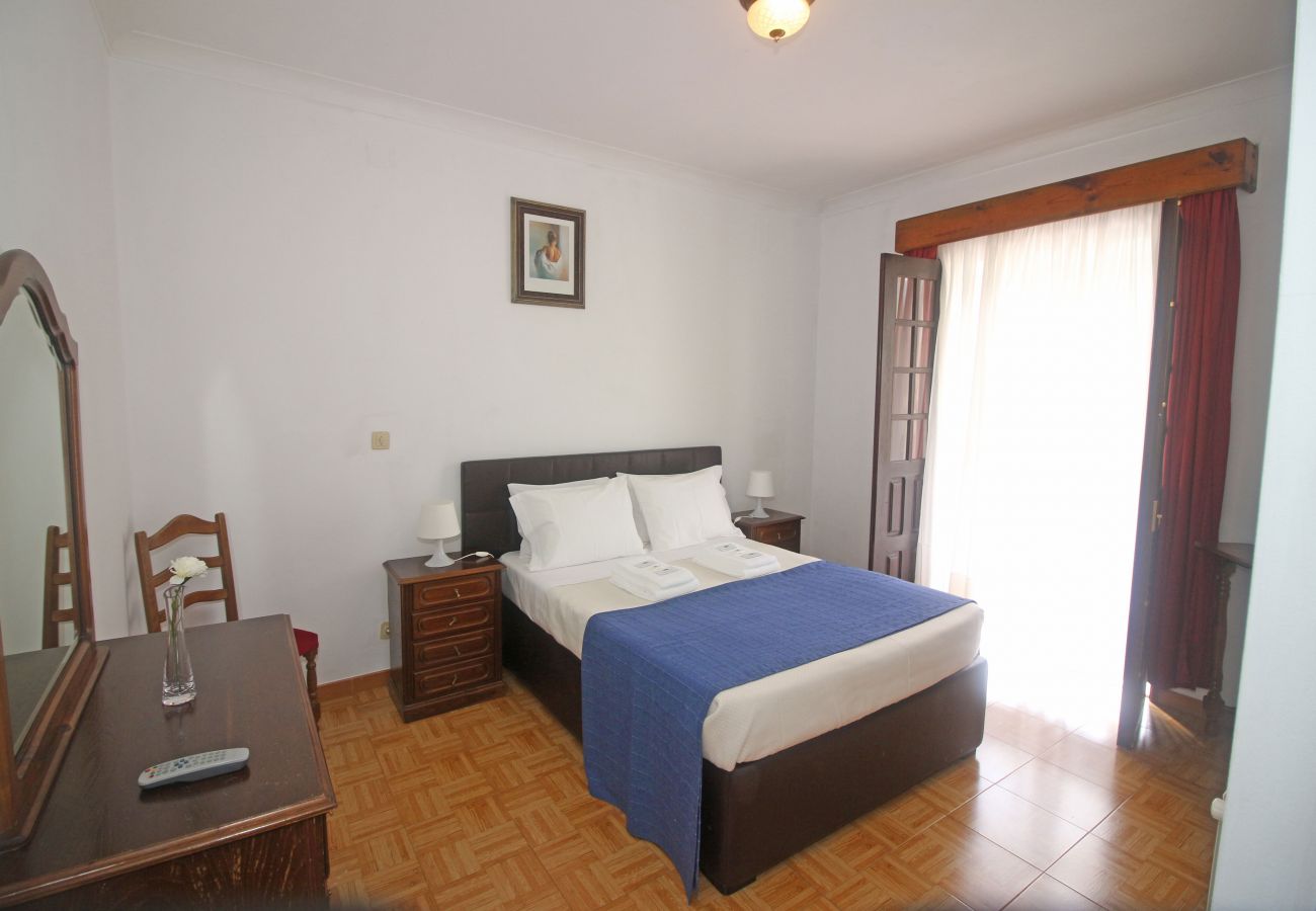 Chambres d'hôtes à Gerês - Serrana Gerês Inn - Quarto Duplo c/ Varanda