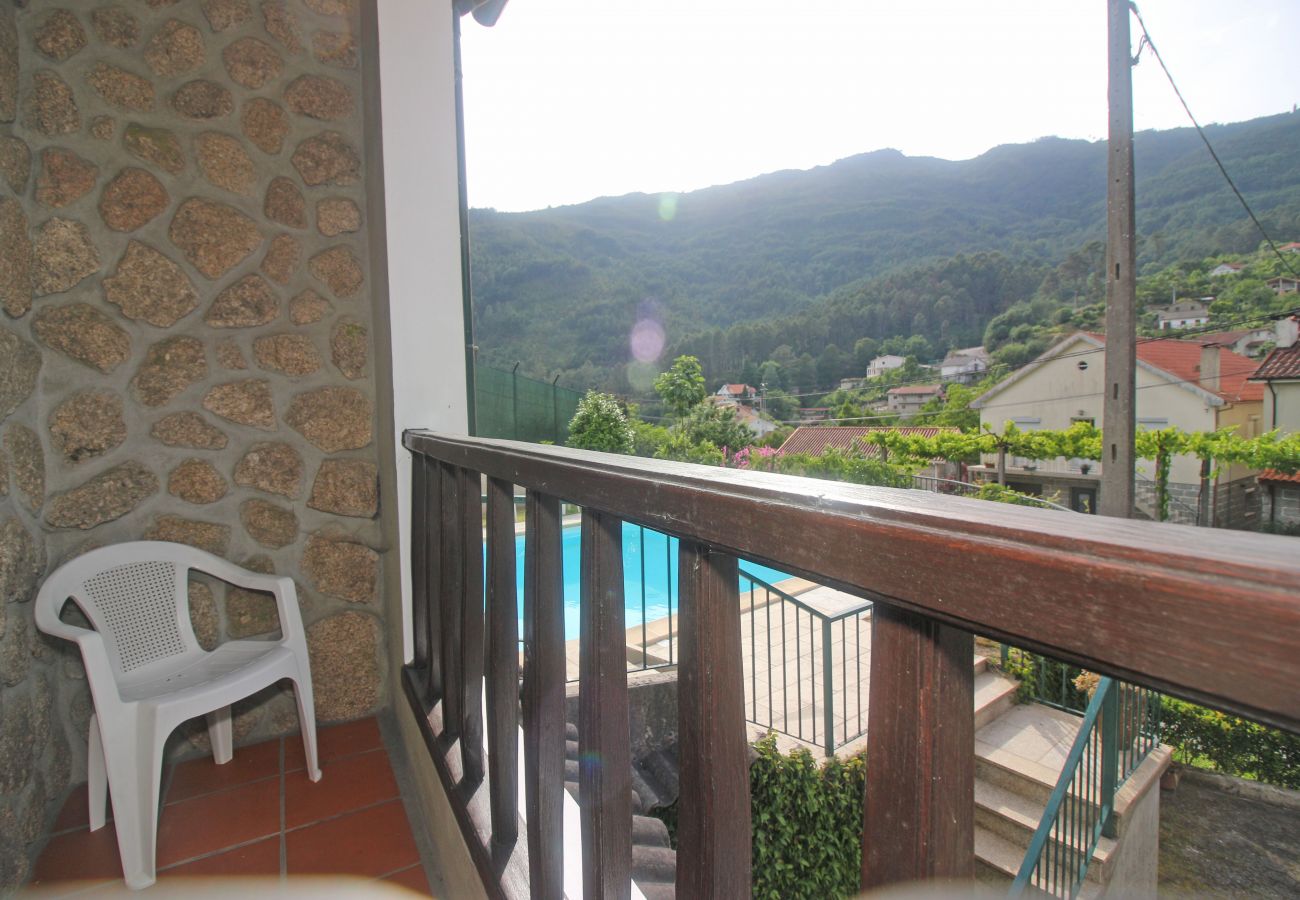 Chambres d'hôtes à Gerês - Serrana Gerês Inn - Quarto Duplo c/ Varanda