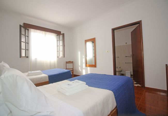 Chambres d'hôtes à Gerês - Serrana Gerês - Quarto Triplo